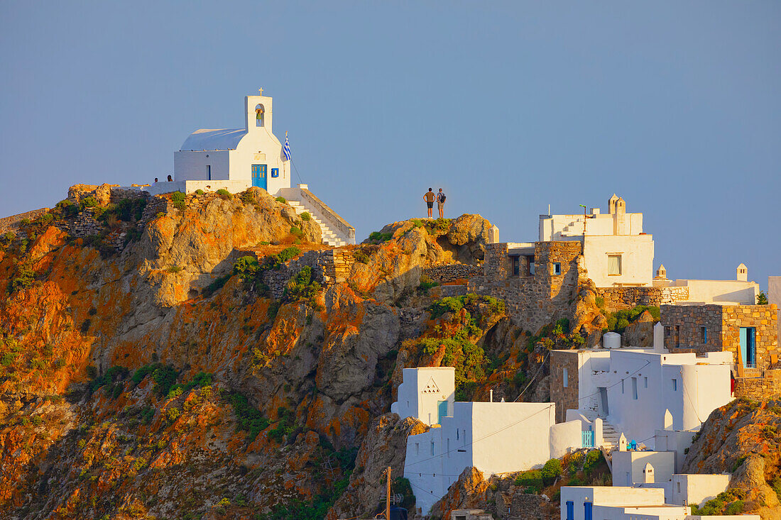  Blick auf die Kapelle Agios Konstantinos, Chora, Insel Serifos, Kykladen, Griechenland 