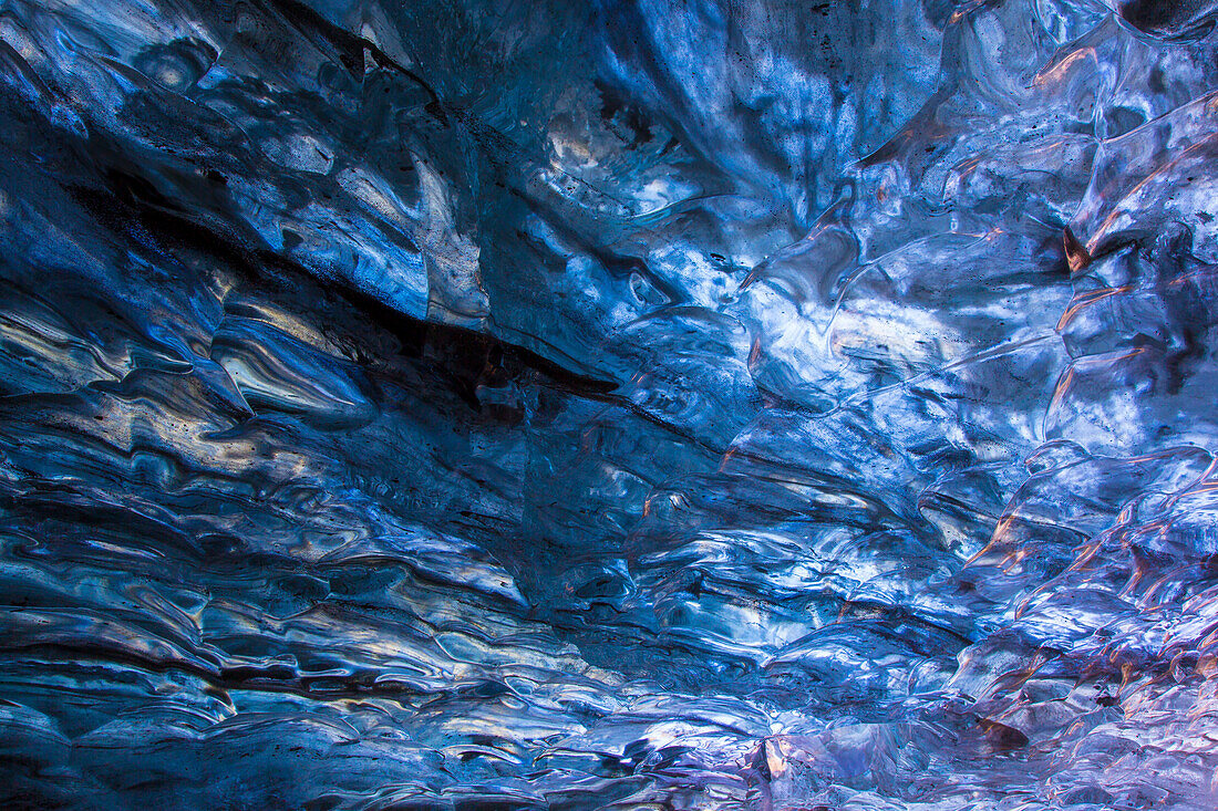 Innenansicht einer Eishöhle unter dem Vatnajoekull, Island