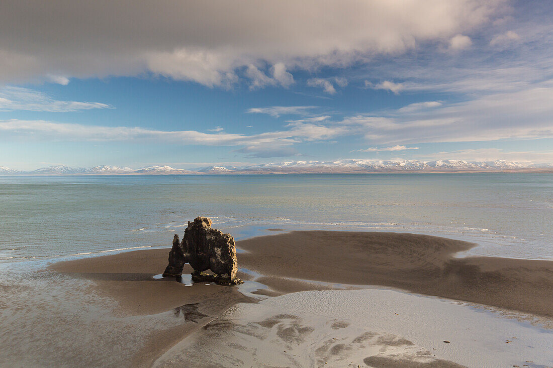  Hvitserkur, a basalt rock on the east coast of the Vatnsnes peninsula, Iceland 