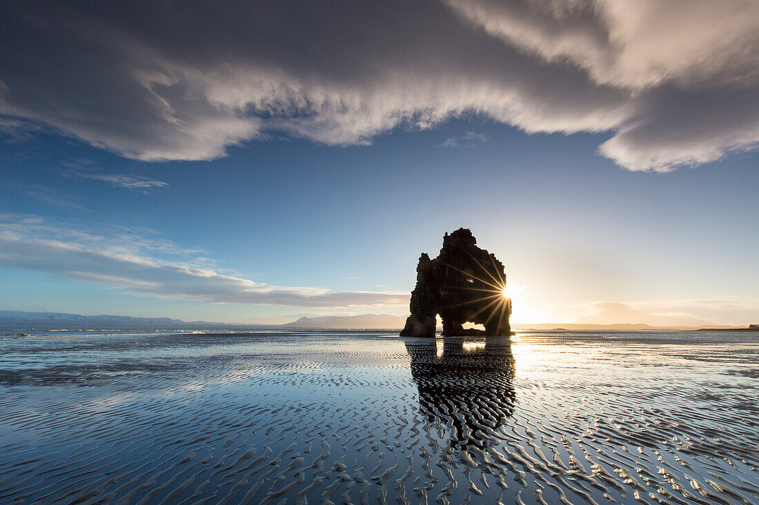  Hvitserkur, a basalt rock on the east coast of the Vatnsnes peninsula, Iceland 