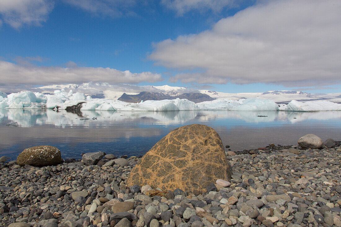  Icebergs in the glacier lake Joekusarlon, summer, Iceland 