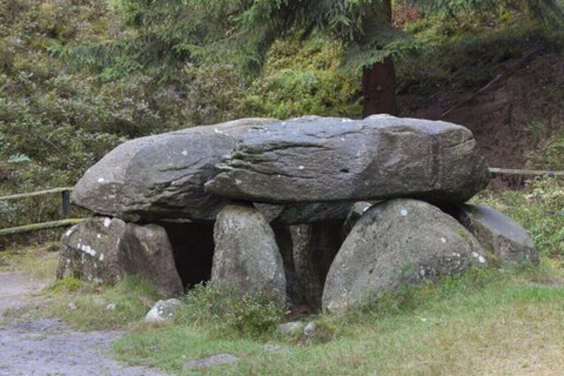  Seven Stone Houses, megalithic tombs, cultural monument, Lueneburg Heath, Lower Saxony, Germany 