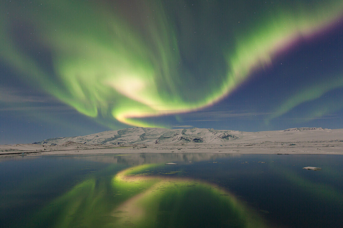 Nordlicht, Aurora borealis, am Nachthimmel, Winter, Island