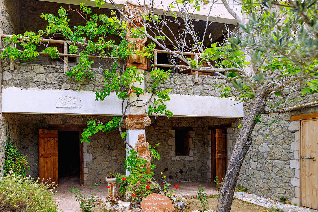 Nachbildung eines antiken Wohnhauses im Hippocrates Garden bei Mastichari auf der Insel Kos in Griechenland