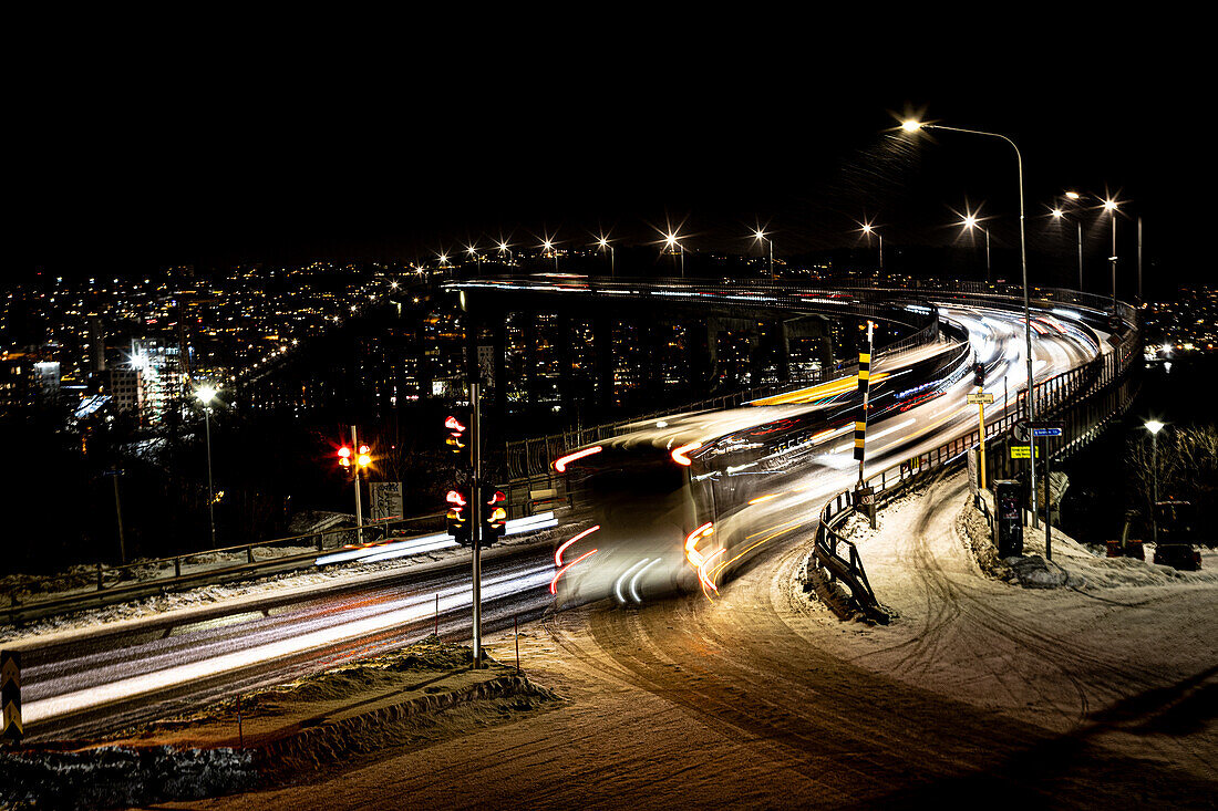 Tromsöbrücke in der Nacht, Langzeitbelichtung