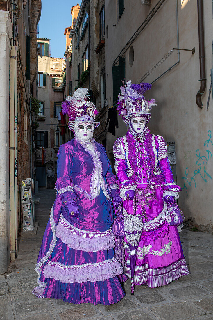 Masken beim Karneval in Venedig, Venedig, Venetien,  Norditalien, Italien, Europa