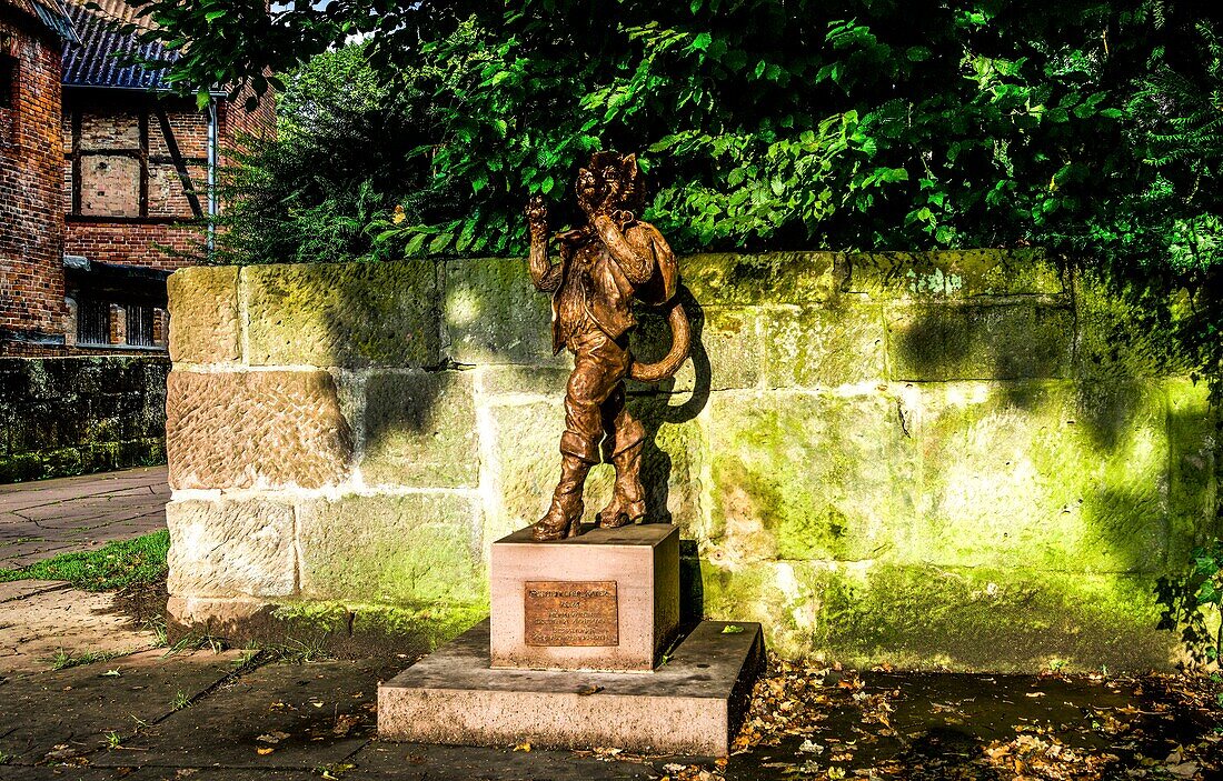  Fairytale district Niederzwehren, sculpture Puss in Boots, Kassel, Hesse, Germany 