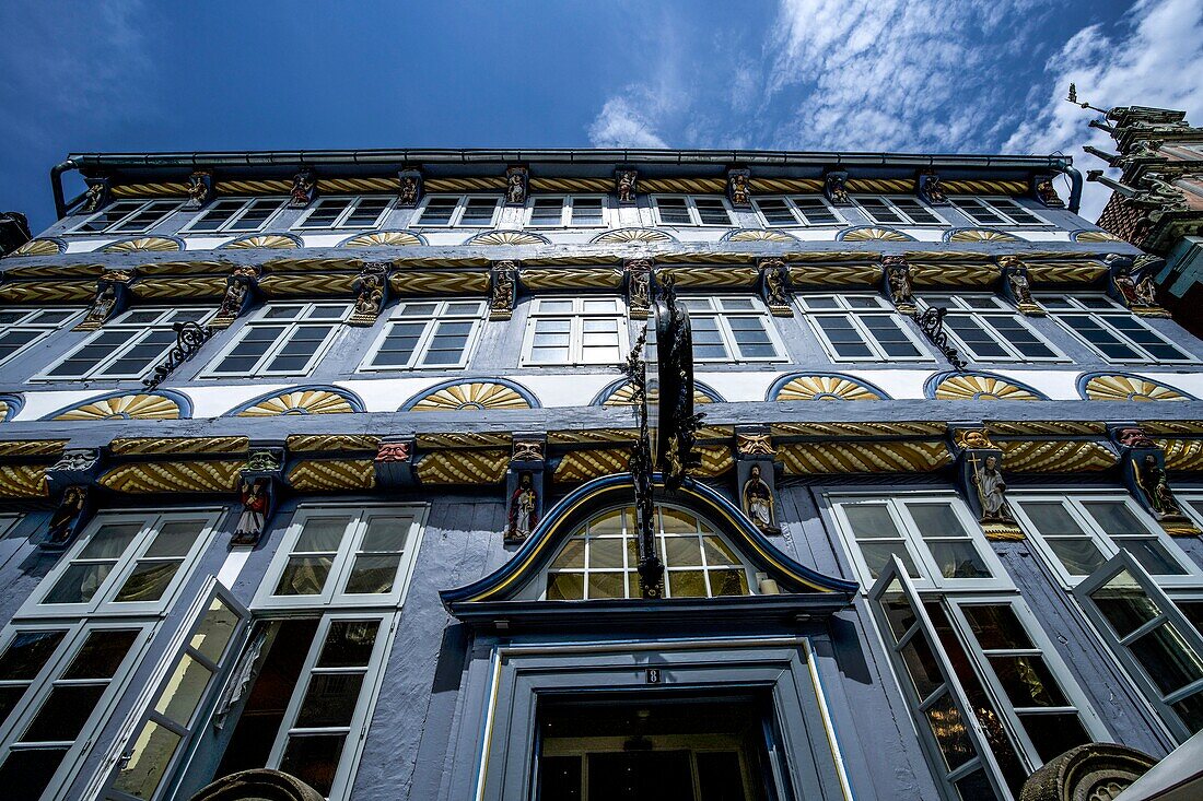  Canon&#39;s House (1558) in Osterstraße, Old Town of Hameln, Lower Saxony, Germany 