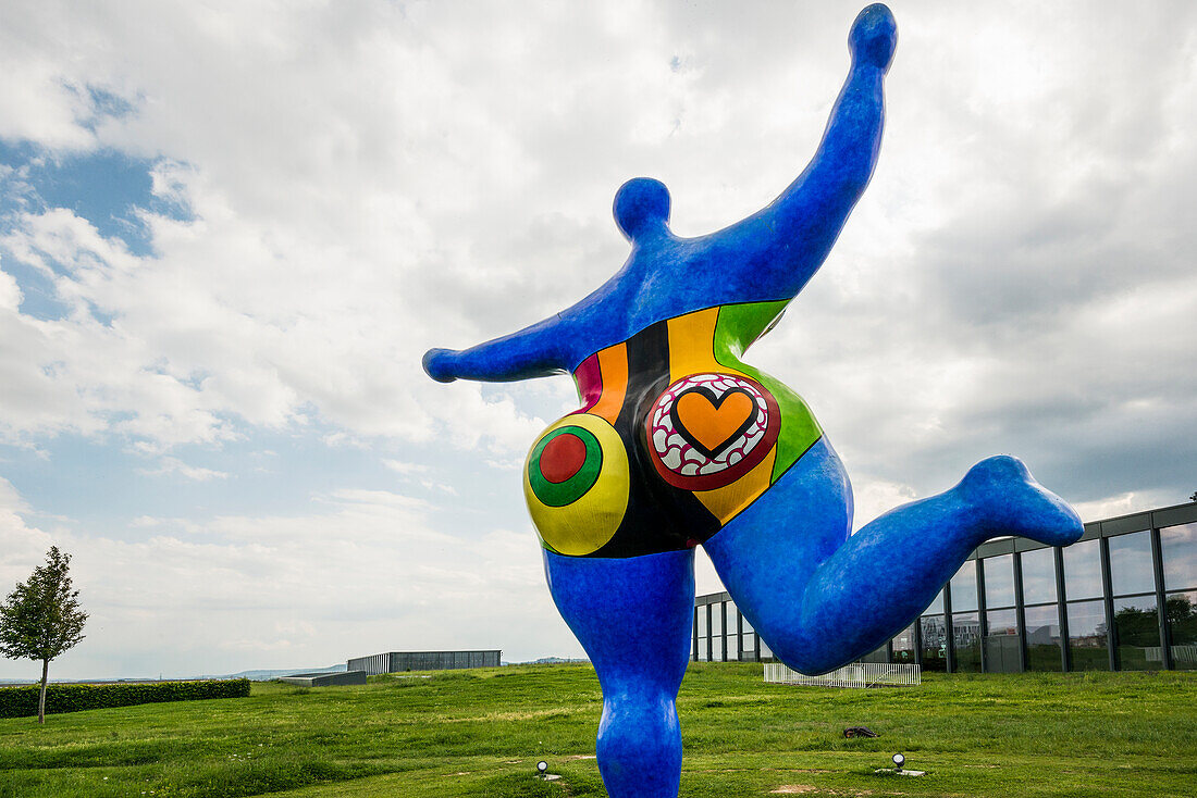  Würth Museum 2, sculpture Blue Nana by Niki de Saint Phalle, Gaisbach, Künzelsau, Baden-Württemberg, Germany 