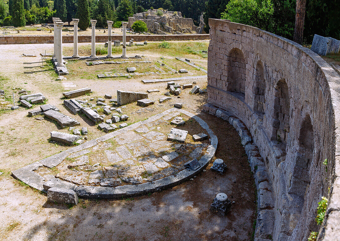  Asklipieion (Asklipion) on the island of Kos in Greece: Middle terrace, Ionic columns, Apollo Temple (Temple of Apollo, Apollo Temple)  