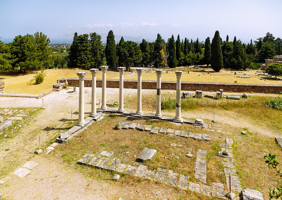  Asklipieion (Asklipion) on the island of Kos in Greece: Middle terrace, Ionic columns, Apollo Temple (Temple of Apollo, Apollo Temple)  