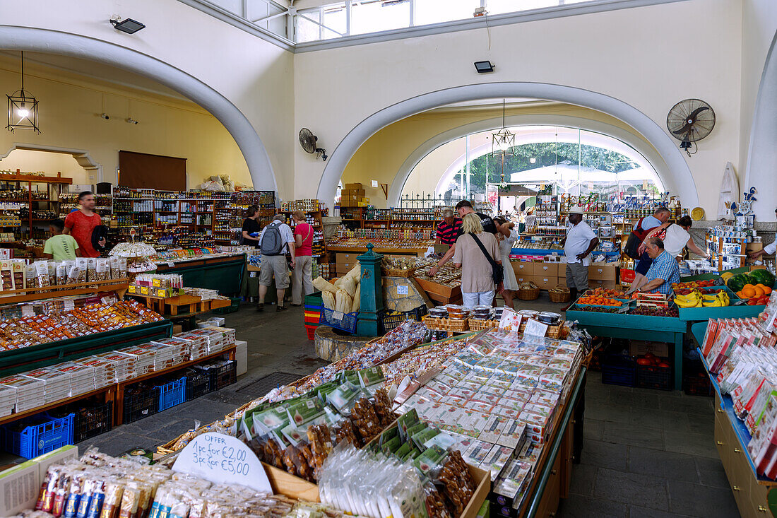 Innenraum der Markthalle an der Platia Elefetherias (Freiheitsplatz, Marktplatz) in Kos-Stadt auf der Insel Kos in Griechenland