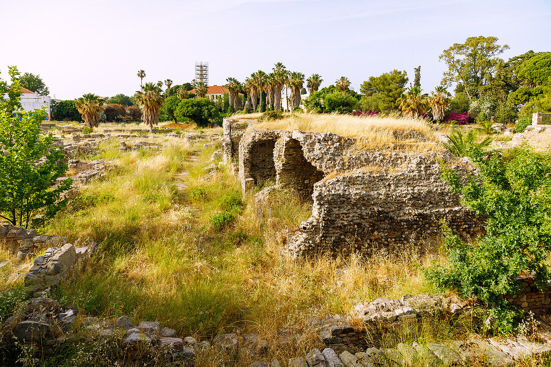 antike Gebäudereste auf dem Ruinengelände der Agora in Kos-Stadt auf der Insel Kos in Griechenland