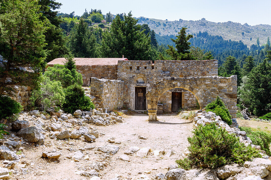 Kirche Asomati Taxiárches Gavriíl ke Miachaíl in der Ruinenstadt Paleo Pyli (Palio Pili, Palea Pyli, Alt-Pyli, Old Pyli) auf der Insel Kos in Griechenland