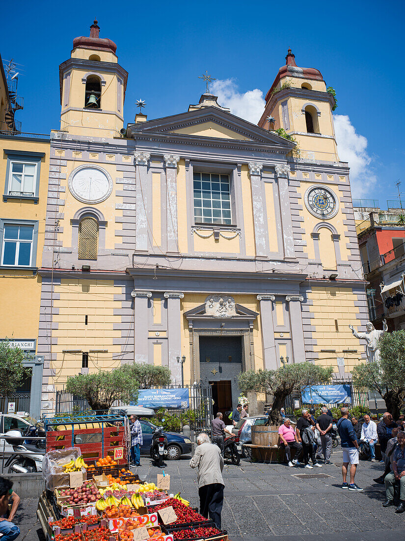  Fruit and vegetable stand in front of the Chiesa di Santa Maria di Montesanto, Naples, Campania, Southern Italy, Italy, Europe 