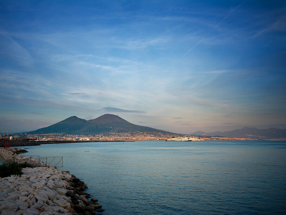  View over the Gulf of Naples to Naples in the evening and Mount Vesuvius, Naples, Campania, Southern Italy, Italy, Europe 