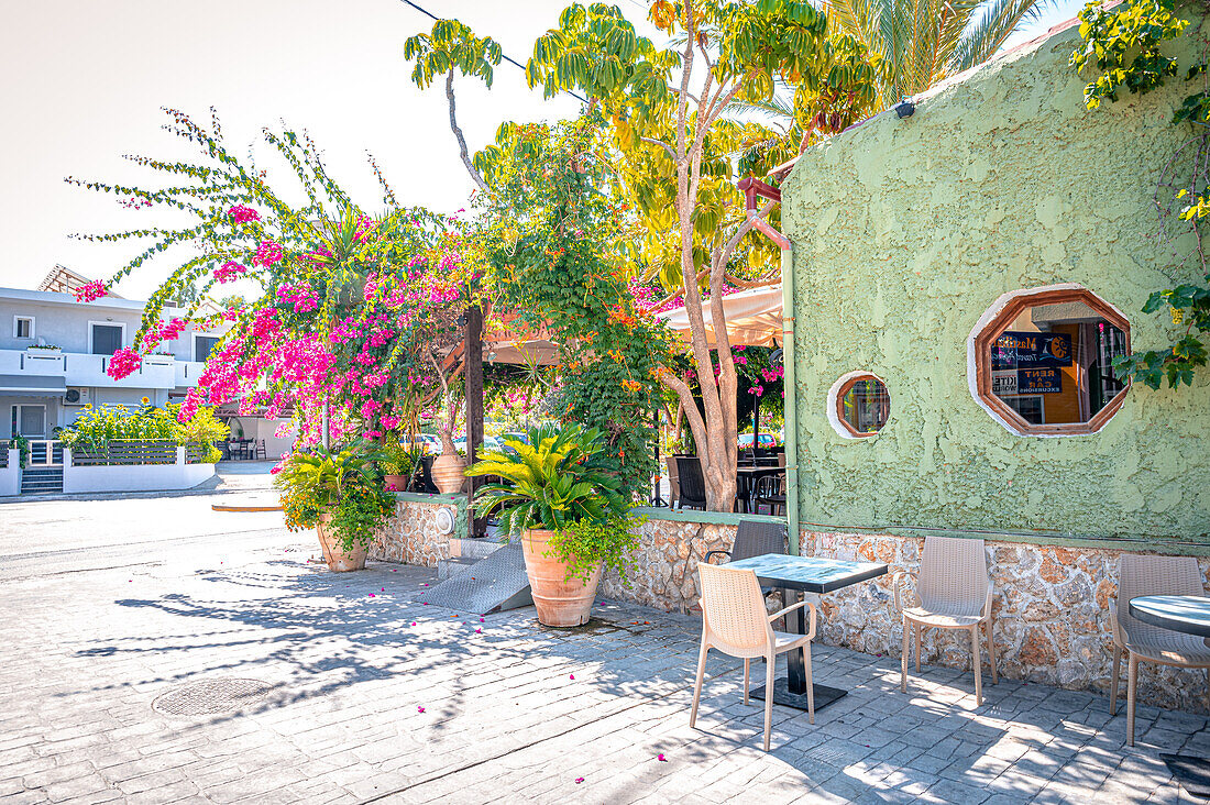 Kleine Gasse in Mastichari auf der Insel Kos, Mastichari, Kos, Griechenland