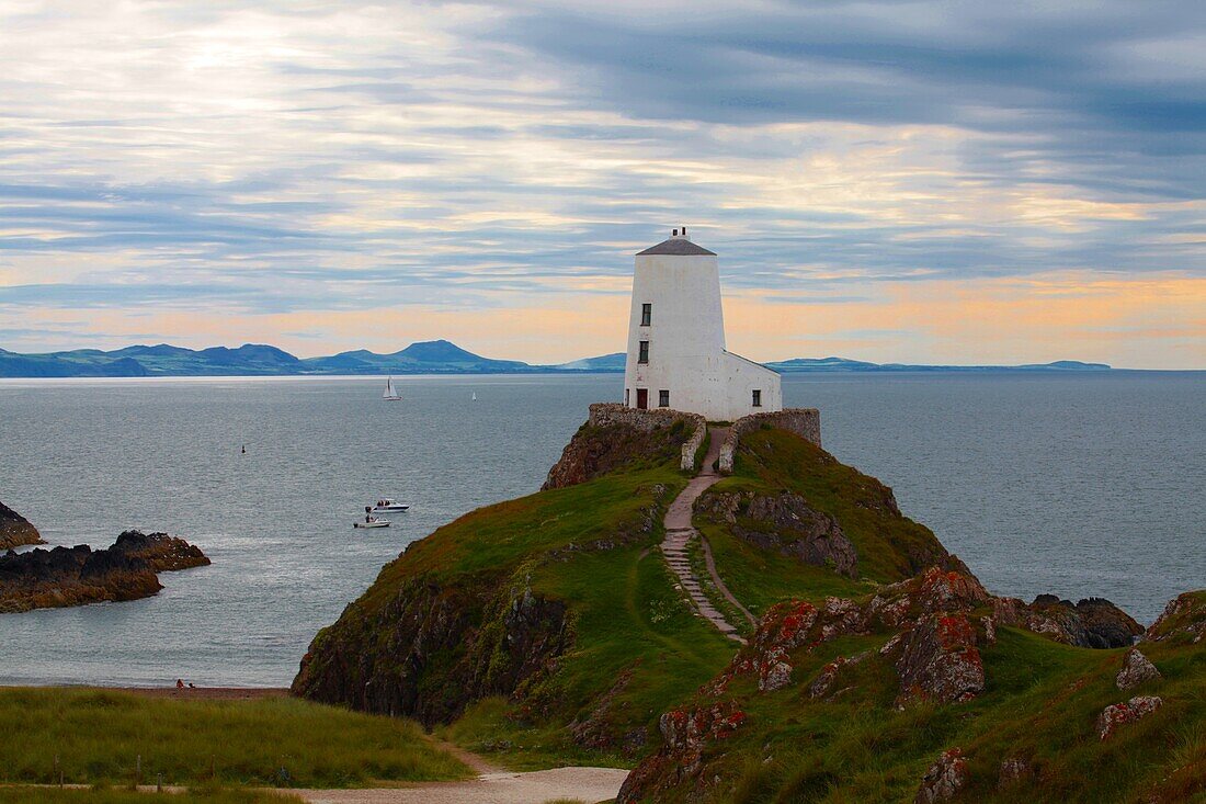  Llanddwyn Island Lighthouse, Wales, UK 