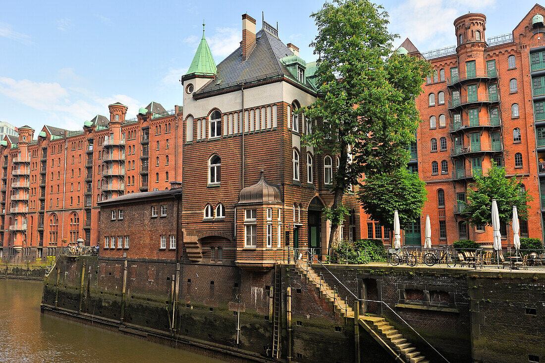 tea house and restaurant Wasserschloss in the warehouse district (Speicherstadt), HafenCity quarter, Hamburg, Germany, Europe