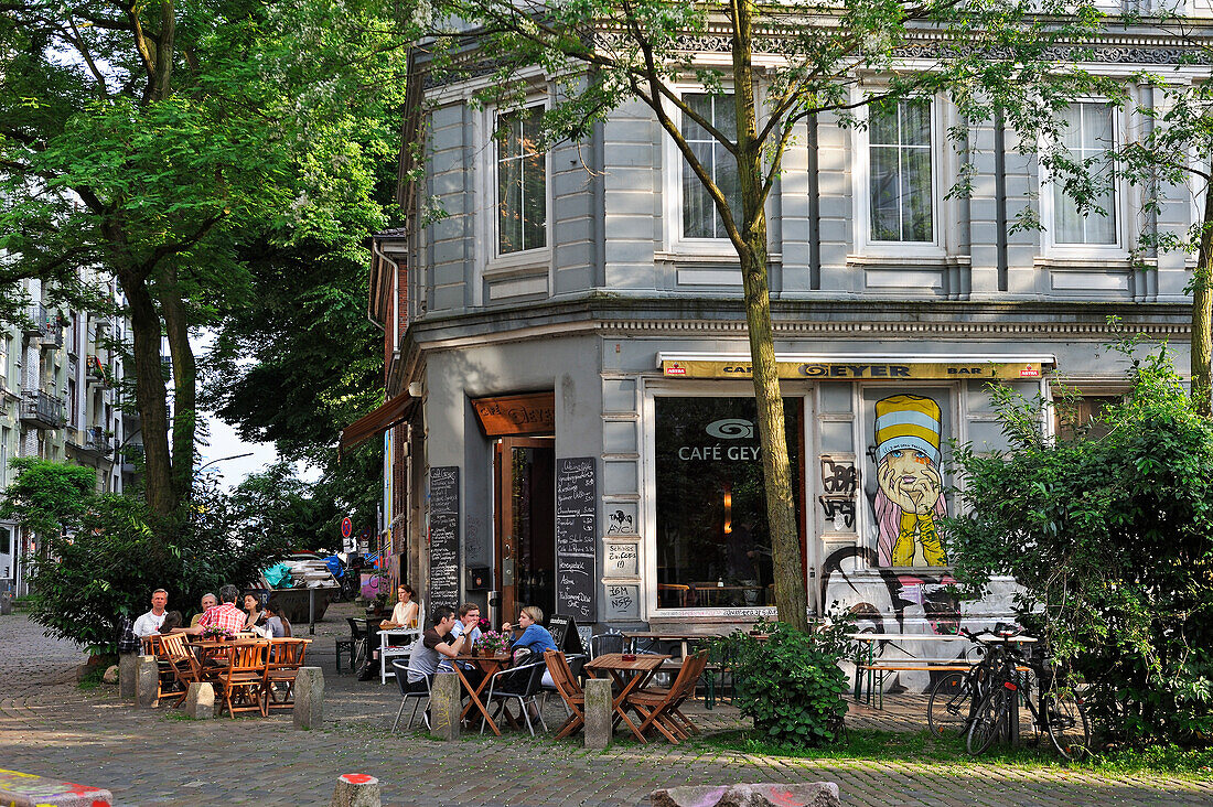  Terrasse des Cafe Geyer am Hein-Köllisch-Platz, St. Pauli Viertel, Hamburg, Deutschland, Europa 