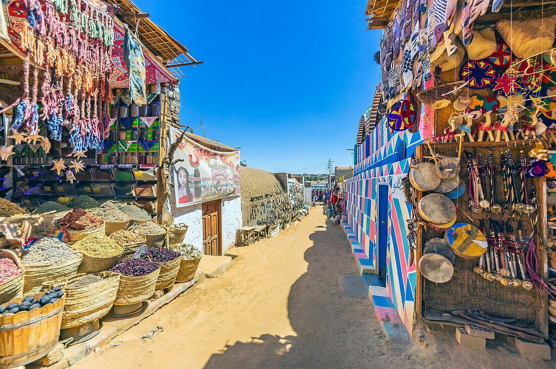 Läden und Geschäfte, Straßenverkauf, Nubisches Dorf in der Nähe von Assuan, Ägypten