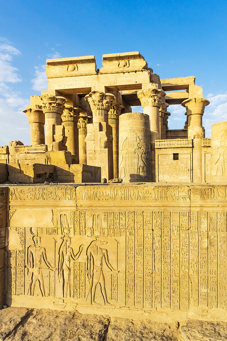 Der Doppeltempel von Kom Ombo ist eine altägyptische Tempelanlage am östlichen Nilufer in Oberägypten, Ägypten