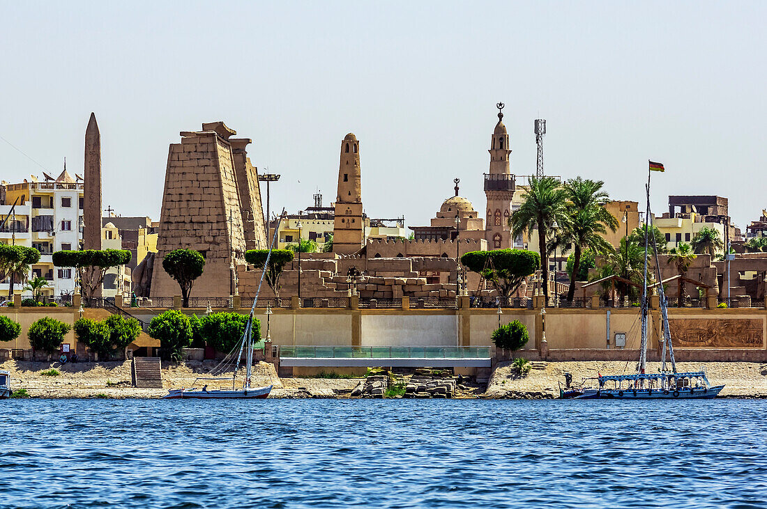  The Luxor Temple is a large ancient Egyptian temple complex on the east bank of the Nile in Luxor  