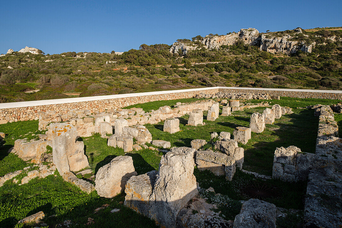  Frühchristliche Basilika von Son Bou, 5. Jahrhundert, Strand von Son Bou, Alayor, Menorca, Balearen, Spanien 