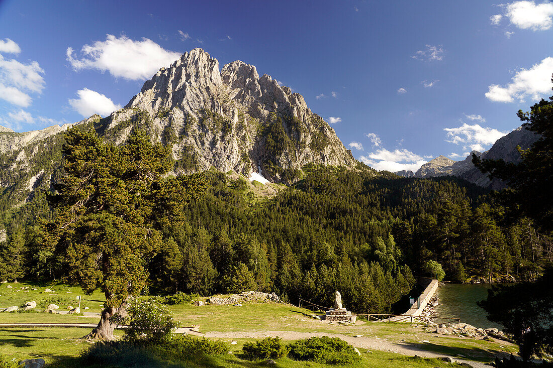  The Els Encantats mountain range in the Aigüestortes i Estany de Sant Maurici National Park, Catalonia, Spain, Europe 