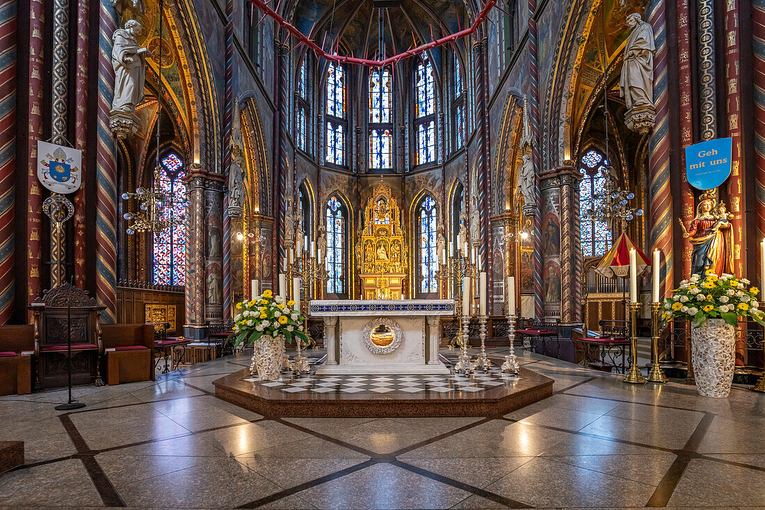  Altar of the pilgrimage church Marienbasilika in Kevelaer, Lower Rhine, North Rhine-Westphalia, Germany, Europe 