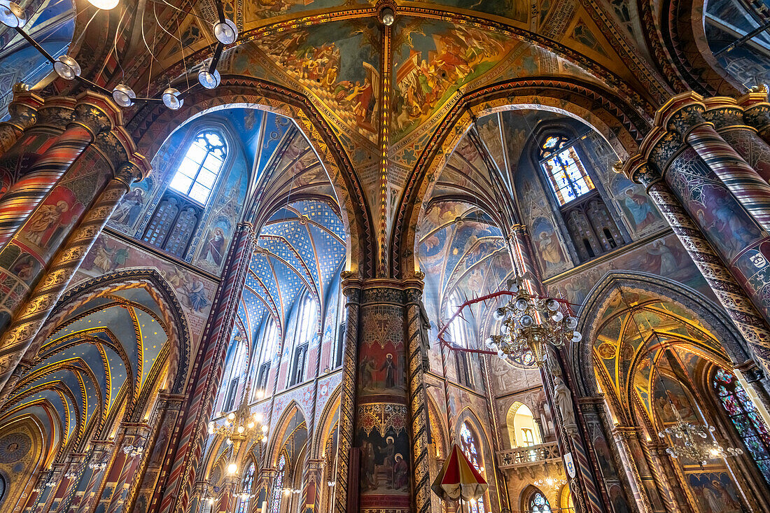 Die bemalten Säulen der Wallfahrtskirche Marienbasilika in Kevelaer, Niederrhein, Nordrhein-Westfalen, Deutschland, Europa