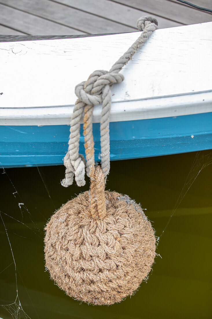 Detailaufnahme Dockfender, Fischerboot am Boddenhafen Dändorf, Saaler Bodden, Dierhagen, Dändorf, Ostsee, Fischland, Darß, Zingst, Mecklenburg-Vorpommern, Deutschland, Europa