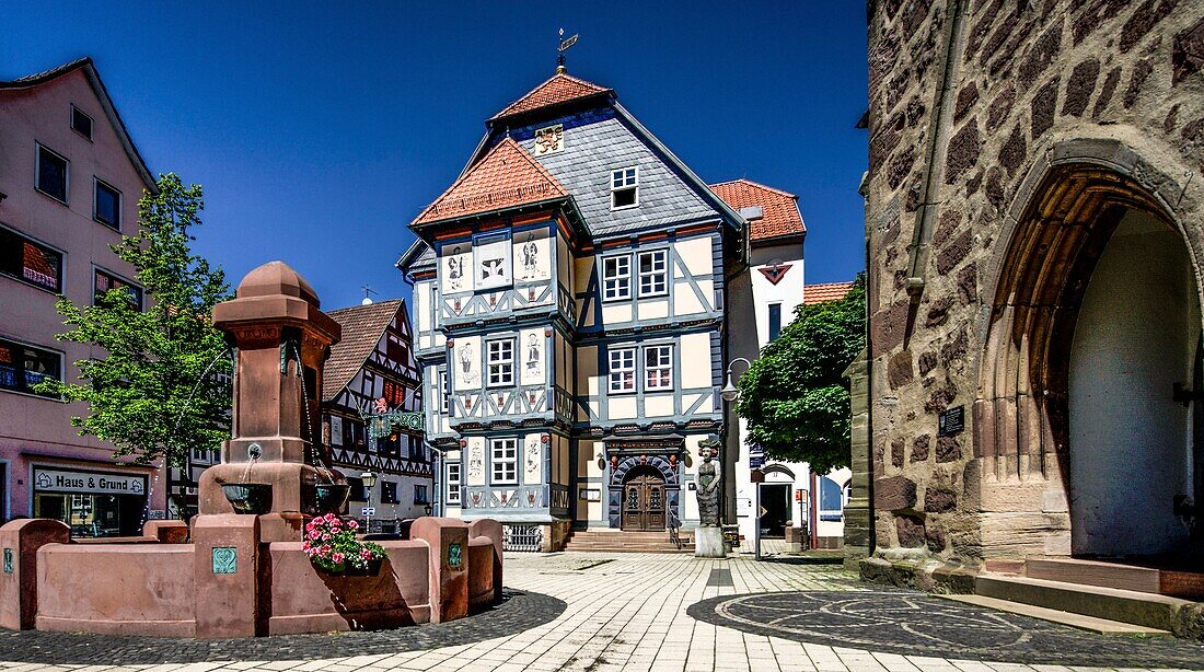  Chancellor Feige fountain, portal of the parish church, Holleum in the old town hall, market square in Hessisch Lichtenau, Hesse, Germany 