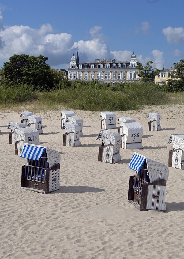 Strandkörbe am Strand von Albeck, Insel Usedom, Mecklenburg-Vorpommern, Deutschland