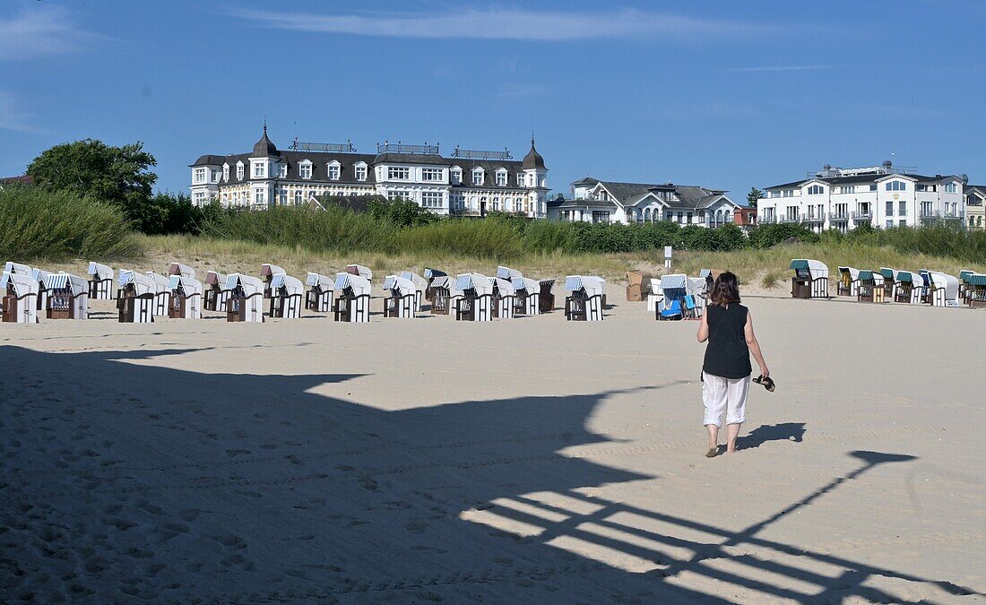 Strand von Albeck mit Ahlbecker Hof-Hotel, Insel Usedom, Mecklenburg-Vorpommern, Deutschland