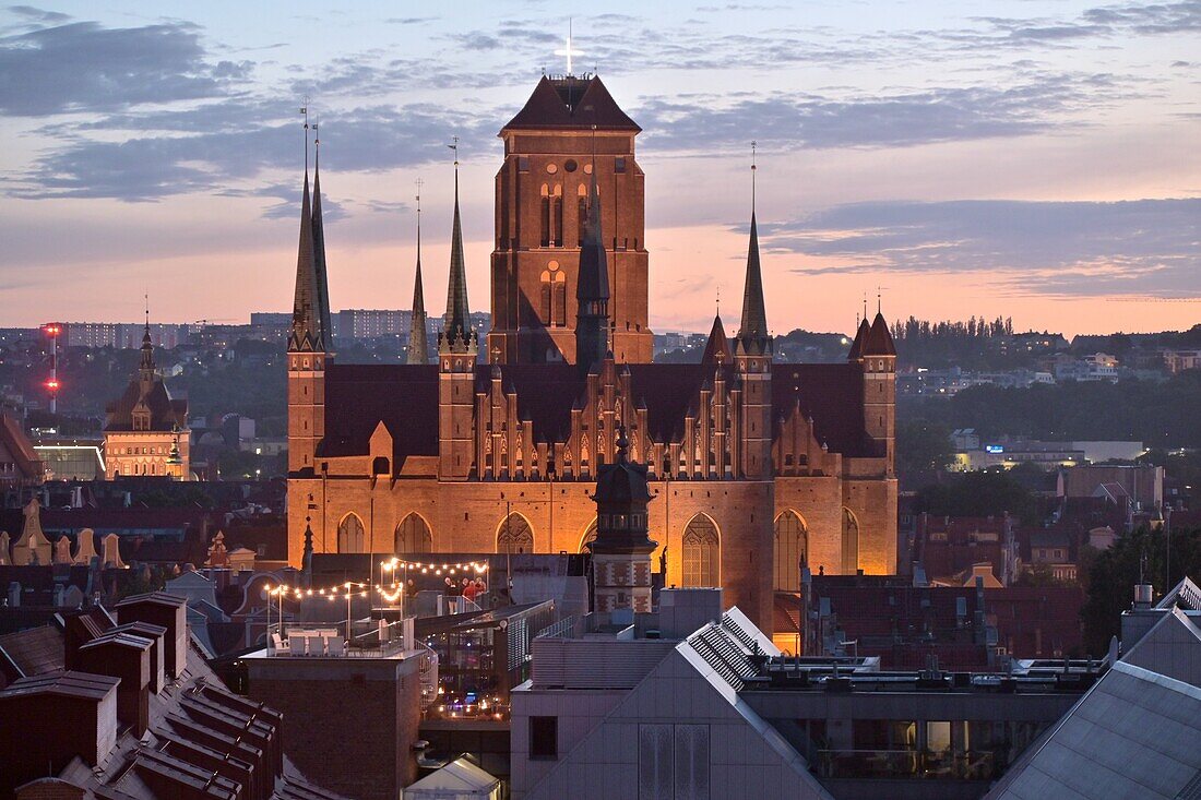  Evening view of St. Mary&#39;s Church, Gdansk, Baltic coast, Poland 