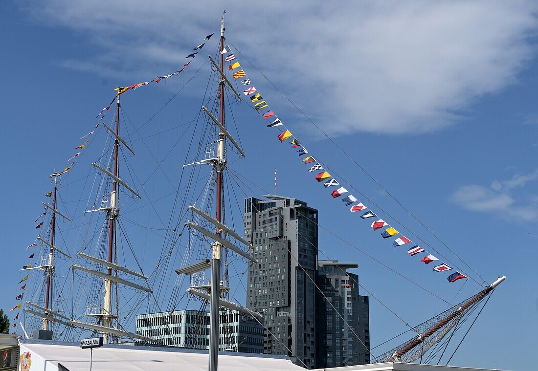 Museumsschiff Dar Pomorza im Hafen von Gdynia (Gdingen), bei Danzig (Gdańsk), Polnische Ostseeküste, Pommern, Polen