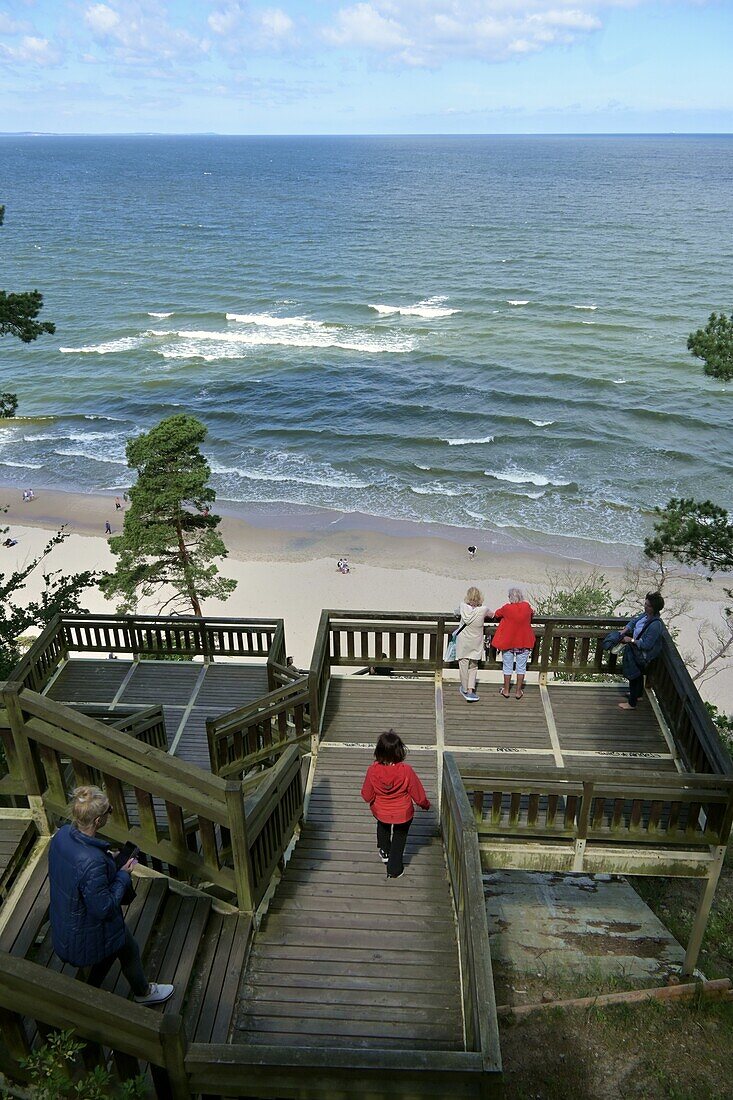 Strandtreppe und Aussichtsterrasse im Nationalpark Wolin (Wolinski), Insel Wolin, Ostseeküste, West-Pommern, Polen