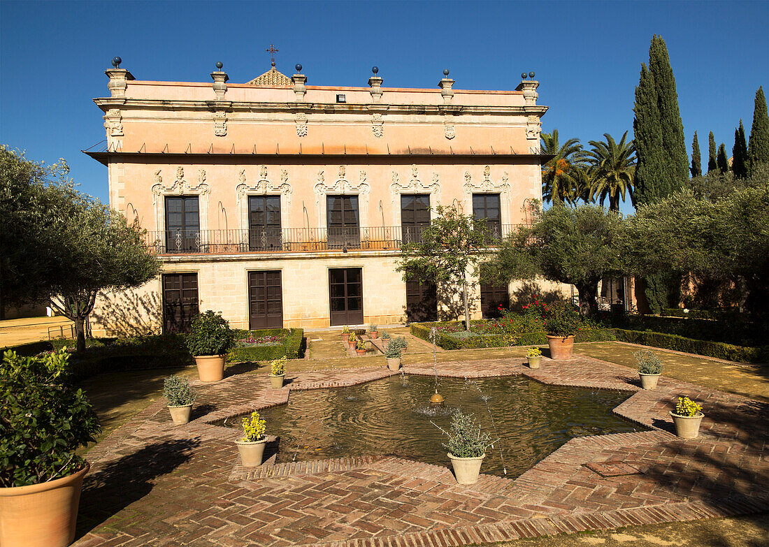  Historisches Palastgebäude, Palacio de Villavicencio und Gärten im Alcazar, Jerez de la Frontera, Spanien 