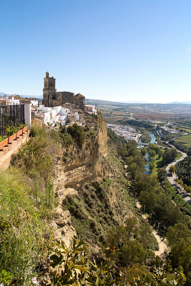  Klippengebäude Kirche von San Pedro, Dorf Arcos de la Frontera, Provinz Cadiz, Spanien 