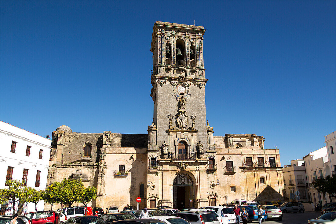  Turm der Kirche Santa Maria de la Asuncion, Plaza del Cabildo, Arcos de la Frontera, Provinz Cádiz, Spanien 