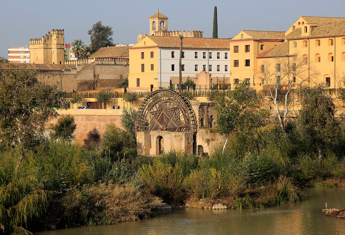  Historisches maurisches Wasserrad Albolafia am Fluss Rio Guadalquivir, Cordoba, Spanien 