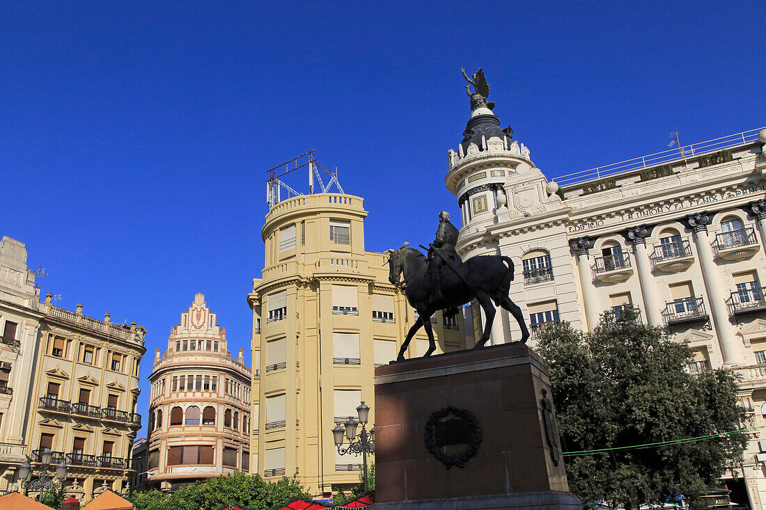 Historic buildings and statues in Plaza Tendillas, Cordoba, Spain