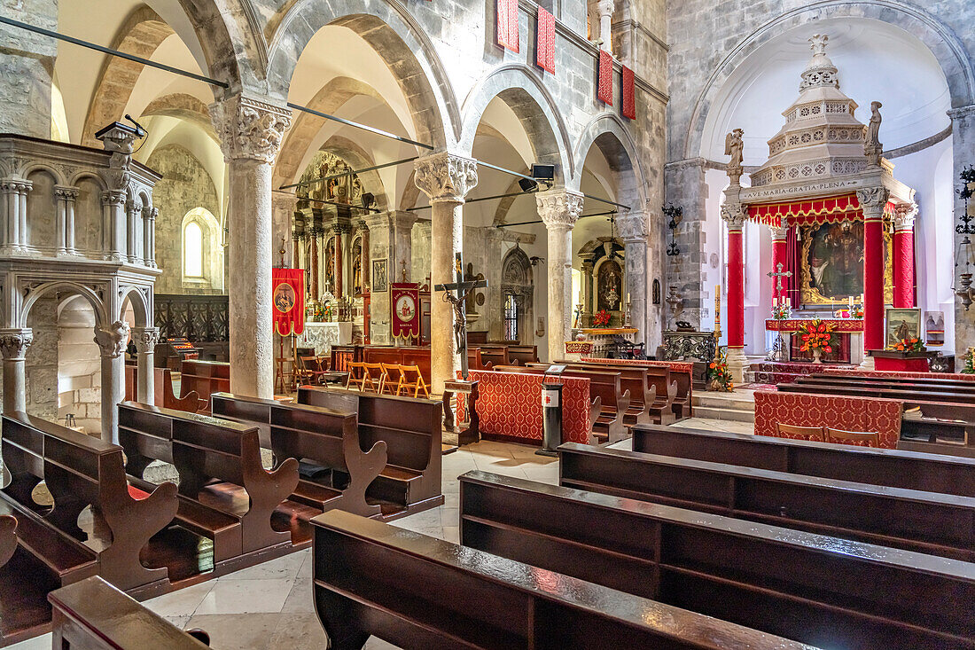  Interior of St. Mark&#39;s Cathedral in Korcula, Croatia, Europe 