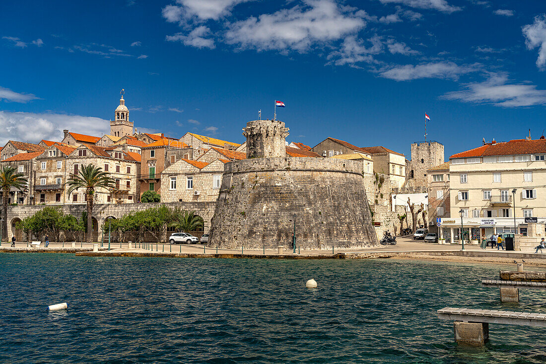 Der große Fürstenturm und die Altstadt von Korcula, Kroatien, Europa