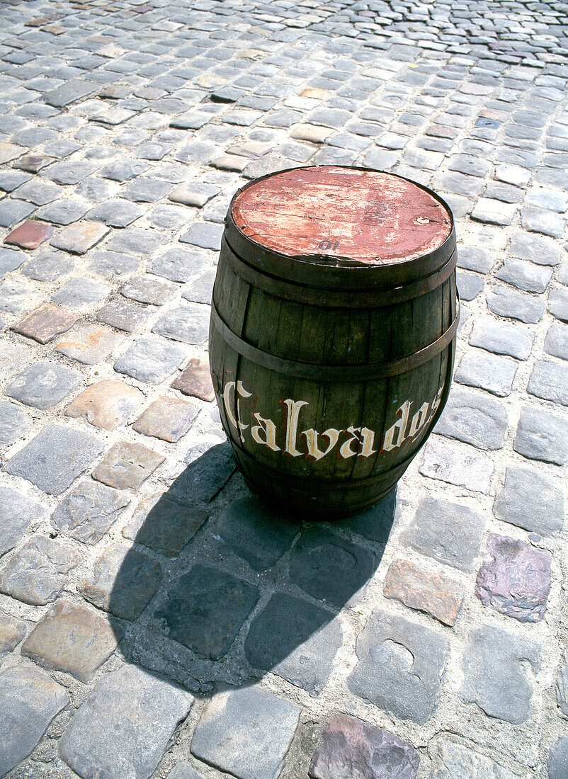  Barrel with the inscription Calvcados 