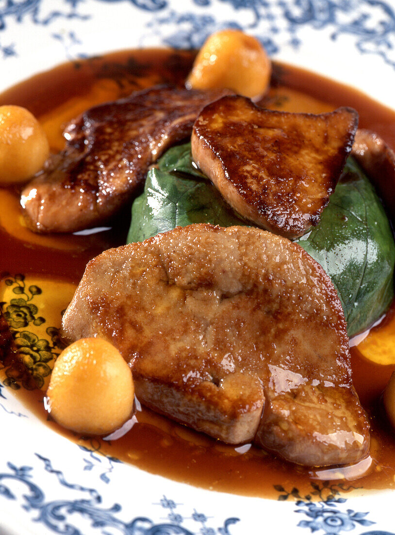  Goose liver with apple wine sauce 