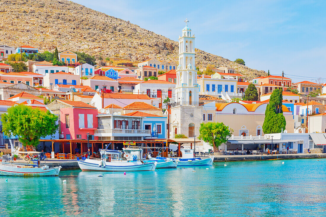 Blick auf den Hafen von Emporio, Insel Halki, Chalki, Dodekanes, Griechenland