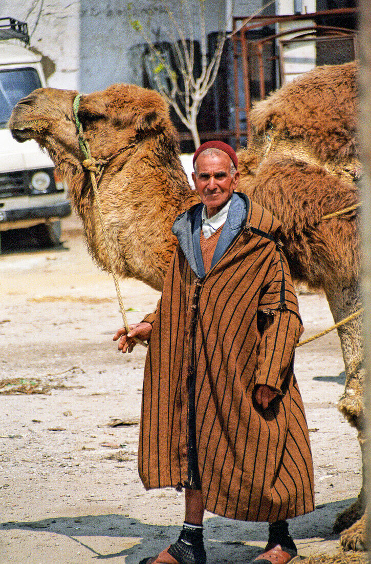  Berbers at the market 