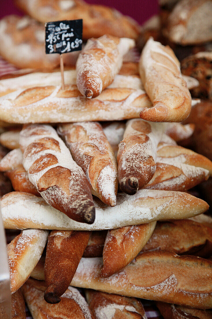 Baguette in einer Theke, Paris, Frankreich